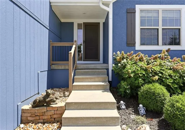 4th image of 13787 Valleyview Wy, Bonner Springs, KS 66012 | MLS# 2625787