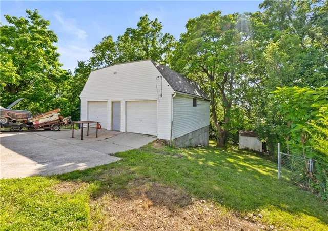 27th image of 406 S Vassar Ave, Sugar Creek, MO 64054 | MLS# 2625800