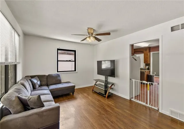 5th image of 406 S Vassar Ave, Sugar Creek, MO 64054 | MLS# 2625800