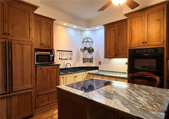 3rd image of 646 Louisiana St, Lawrence, KS 66044 | MLS# 2625801