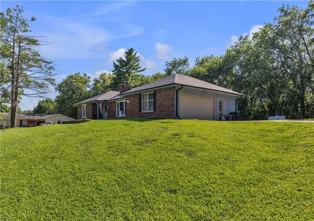 Photo 2 of Single family home for sale at 6306 Highway 169 Se, Saint Joseph, MO 64507 | MLS# 2625807 | Listing updated on 2026-07-29