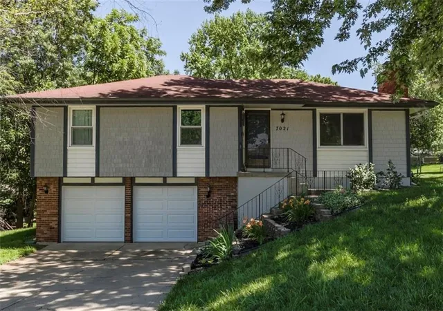 Single Family Residence at 7021 NW Wheaton Ave, Kansas City, MO 64152 | MLS# 2625814 |  | Sold on 2026-08-05