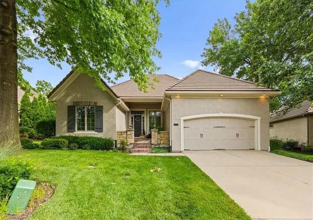 Homes for sale in Leawood, KS | 11345 Granada Ct, Leawood, KS 66211 | MLS# 2625819