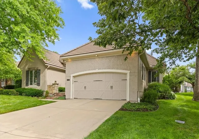 Homes for sale in Leawood, KS | 11345 Granada Ct, Leawood, KS 66211 | MLS# 2625819