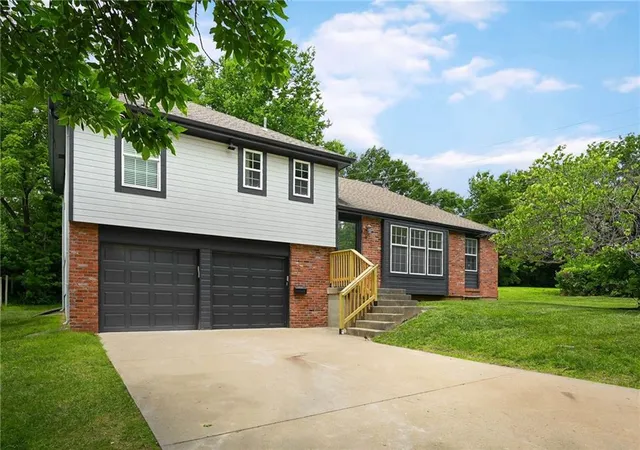 2nd image of 6700 Mastin St, Shawnee, KS 66203 | MLS# 2625823