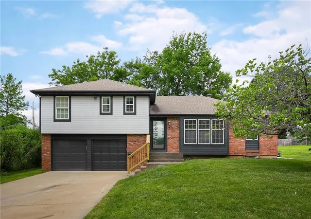 3rd image of 6700 Mastin St, Shawnee, KS 66203 | MLS# 2625823