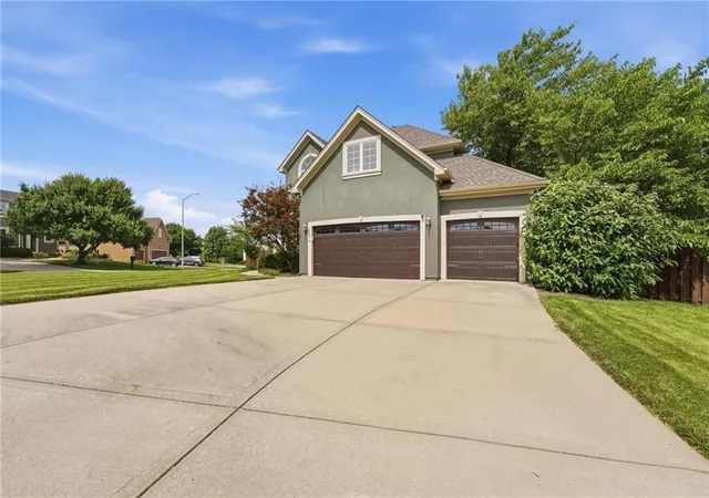 2nd image of 10816 Nw Mattox Ct, Kansas City, MO 64154 | MLS# 2625839