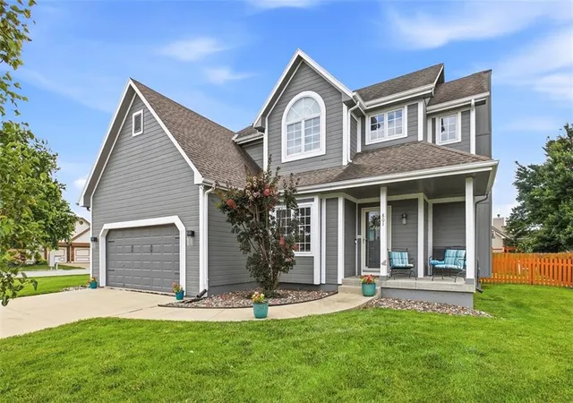 2nd image of 801 Sw 35th St, Lees Summit, MO 64082 | MLS# 2625844