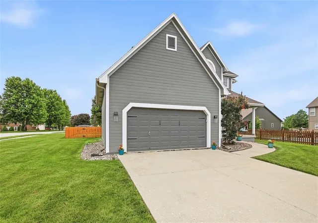 3rd image of 801 Sw 35Th St, Lees Summit, MO 64082 | MLS# 2625844