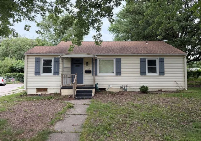 Homes for sale in Pittsburg, KS | 452 Fieldcrest Dr, Pittsburg, KS 66762 | MLS# 2625851