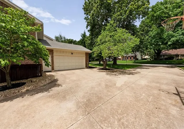 4th image of 11818 Central St, Kansas City, MO 64114 | MLS# 2625858