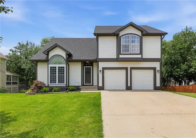 1st image of 4904 Woodsonia Dr, Shawnee, KS 66226 | MLS# 2625862