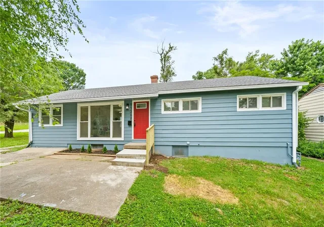 Homes for sale in Kansas City, MO | 11368 Delmar St, Kansas City, MO 64134 | MLS# 2625865
