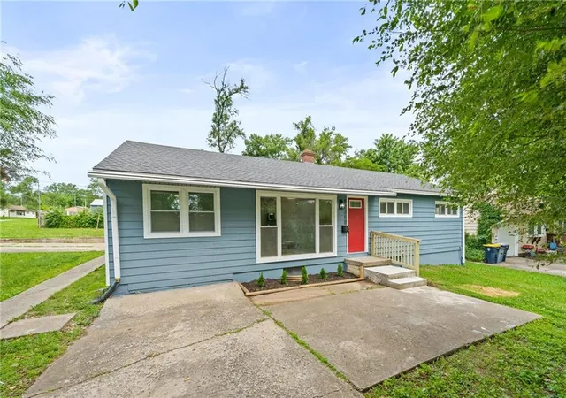 Homes for sale in Kansas City, MO | 11368 Delmar St, Kansas City, MO 64134 | MLS# 2625865