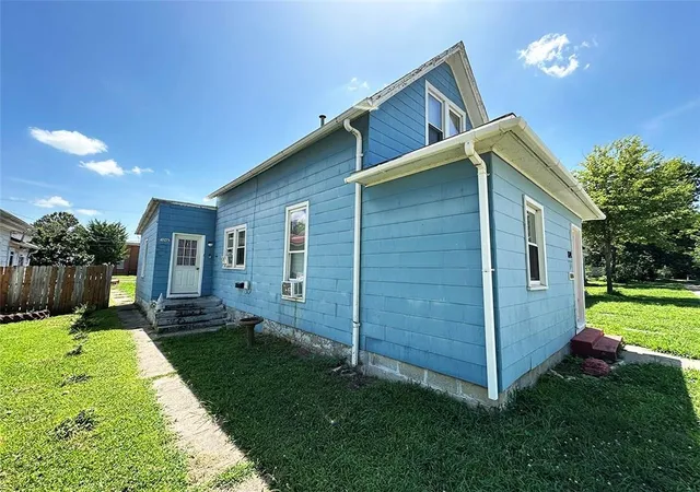 Homes for sale in Garnett, KS | 124 W 3Rd Ave, Garnett, KS 66032 | MLS# 2625867