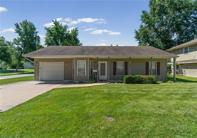 Homes for sale in Cameron, MO | 607 W 6th St, Cameron, MO 64429 | MLS# 2625870