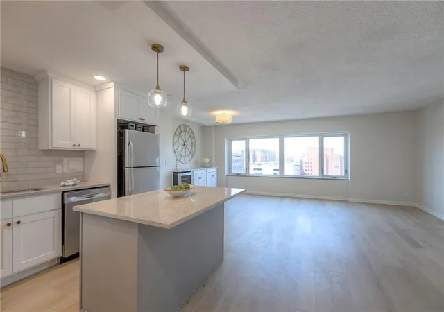 1st image of 4545 Wornall Rd #1009, Kansas City, MO 64111 | MLS# 2625880