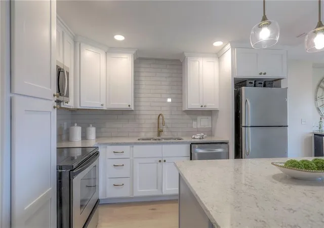 4th image of 4545 Wornall Rd #1009, Kansas City, MO 64111 | MLS# 2625880