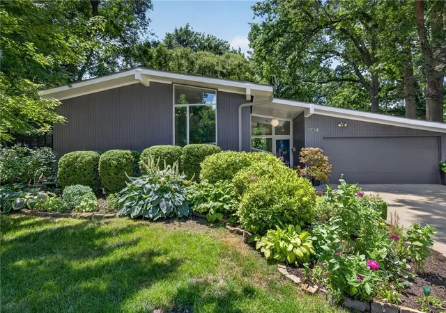 Homes for sale in Prairie Village, KS | 7714 Fairway St, Prairie Village, KS 66208 | MLS# 2625890
