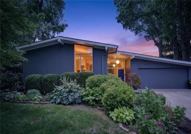 Homes for sale in Prairie Village, KS | 7714 Fairway St, Prairie Village, KS 66208 | MLS# 2625890