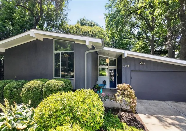 Homes for sale in Prairie Village, KS | 7714 Fairway St, Prairie Village, KS 66208 | MLS# 2625890