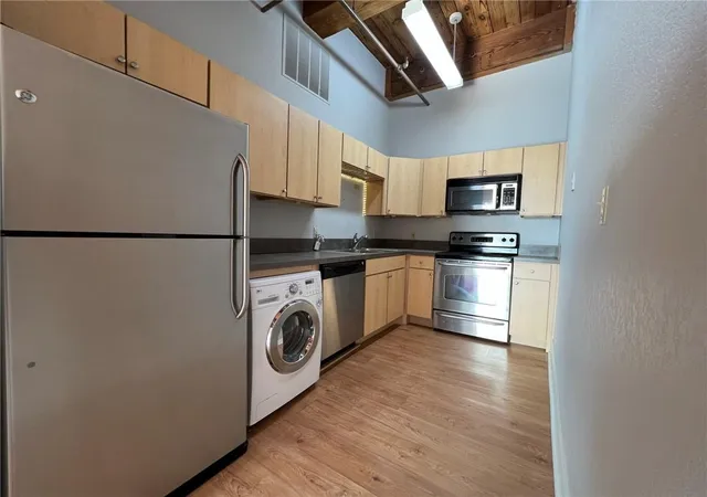 Homes for sale in Kansas City, MO | 609 Central St #1303, Kansas City, MO 64105 | MLS# 2625892