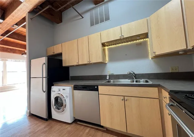 Homes for sale in Kansas City, MO | 609 Central St #1303, Kansas City, MO 64105 | MLS# 2625892