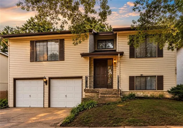 Homes for sale in Kansas City, MO | 7806 N Oregon Ave, Kansas City, MO 64151 | MLS# 2625897