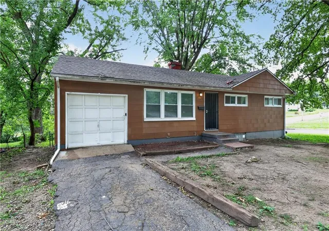 Photo 2 of Single family home for sale at 11417 Sycamore Ter, Kansas City, MO 64134 | MLS# 2625900 | Listing updated on 2026-09-04