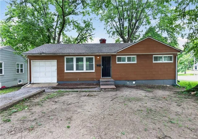 Photo 3 of Single family home for sale at 11417 Sycamore Ter, Kansas City, MO 64134 | MLS# 2625900 | Listing updated on 2026-09-04