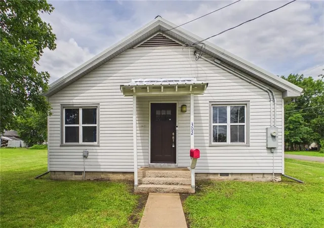 Homes for sale in Fort Scott, KS | 302 S Mccleverty St, Fort Scott, KS 66701 | MLS# 2625901