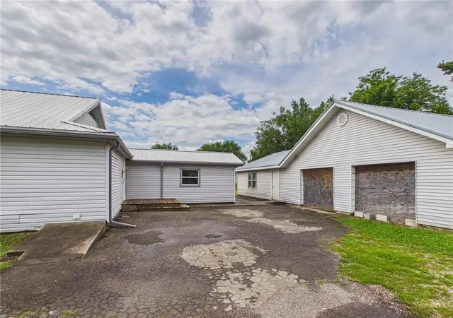 Homes for sale in Fort Scott, KS | 302 S Mccleverty St, Fort Scott, KS 66701 | MLS# 2625901