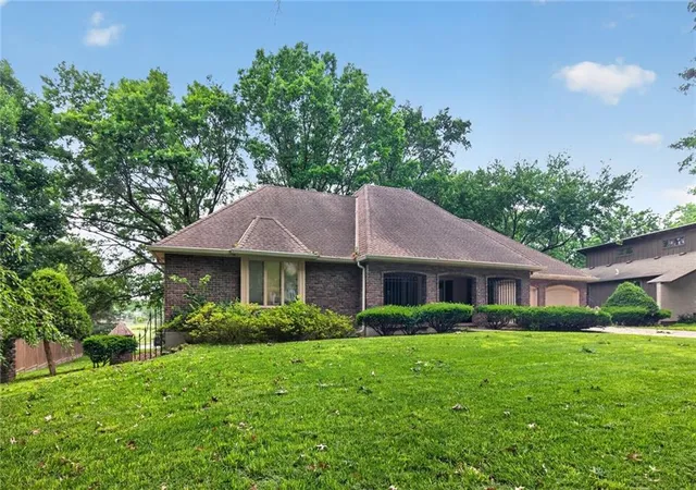 2nd image of 8017 W 102nd Ter, Overland Park, KS 66212 | MLS# 2625906