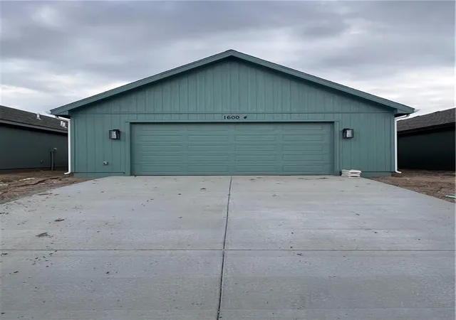 Homes for sale in Kearney, MO | 1600 Cottonwood Creek Ave #4, Kearney, MO 64060 | MLS# 2625909