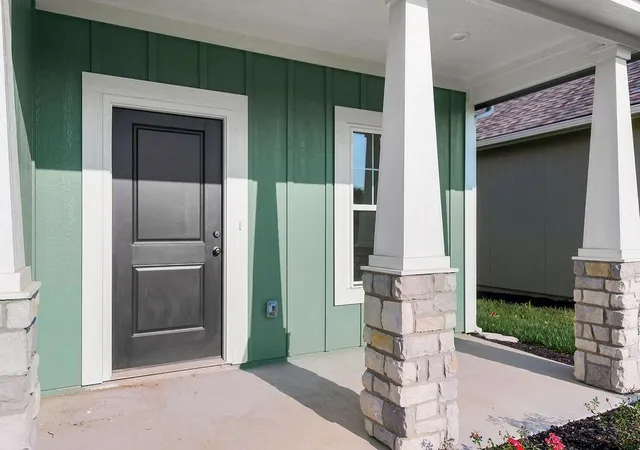 Photo 2 of Single family home for sale at 1600 Cottonwood Crk Ave #4, Kearney, MO 64060 | MLS# 2625909 | Listing updated on 2026-08-14