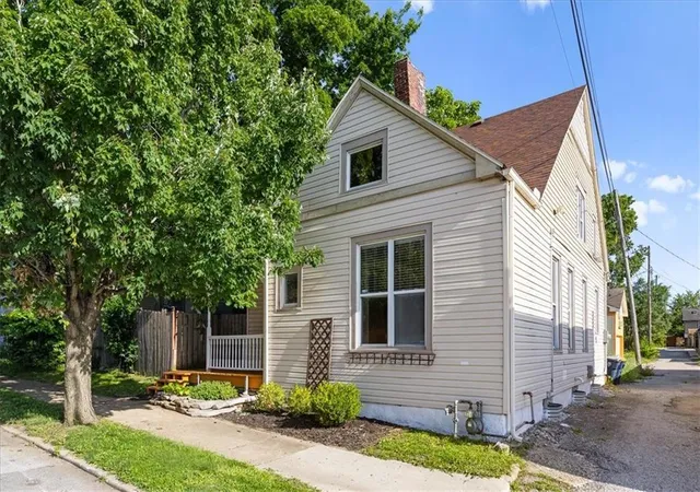 Photo 1 of Sale Pending at 611 E 27 Terrace, Kansas City, MO 64109 | MLS# 2625917 | Listing updated on 2026-09-29