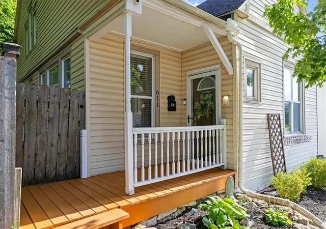 Photo 3 of Sale Pending at 611 E 27 Terrace, Kansas City, MO 64109 | MLS# 2625917 | Listing updated on 2026-09-29