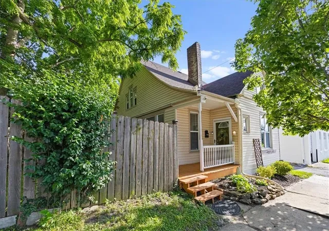 Photo 3 of Sale Pending at 611 E 27 Terrace, Kansas City, MO 64109 | MLS# 2625917 | Listing updated on 2026-09-29