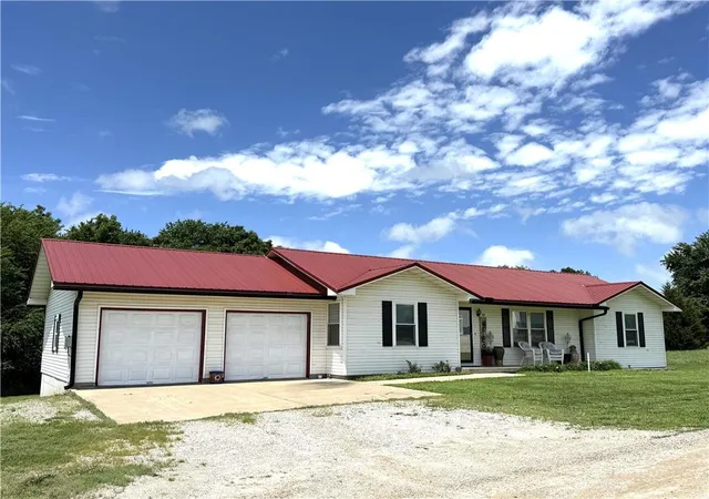 Homes for sale in Linn Valley, KS | 97 Iowa Dr, Linn Valley, KS 66040 | MLS# 2625933