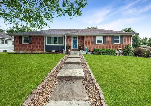 Homes for sale in Higginsville, MO | 500 W 33rd St, Higginsville, MO 64037 | MLS# 2625937