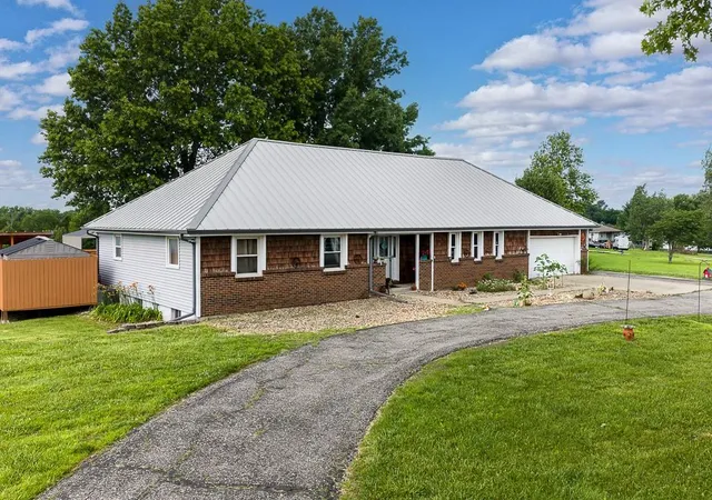 2nd image of 14435 166th St, Bonner Springs, KS 66012 | MLS# 2625946