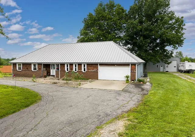 3rd image of 14435 166Th St, Bonner Springs, KS 66012 | MLS# 2625946