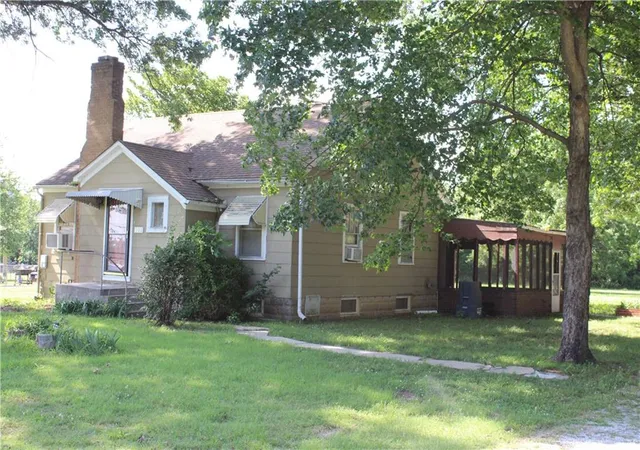 Homes for sale in Pittsburg, KS | 123 E Atkinson Ave, Pittsburg, KS 66762 | MLS# 2625958