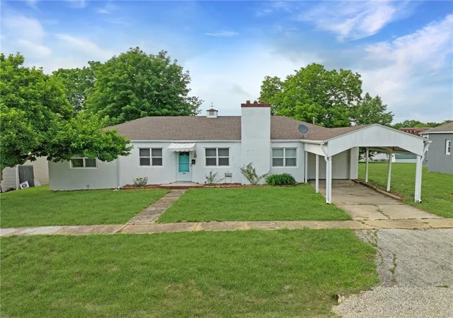 Homes for sale in Gallatin, MO | 409 W Van Buren St, Gallatin, MO 64640 | MLS# 2625959