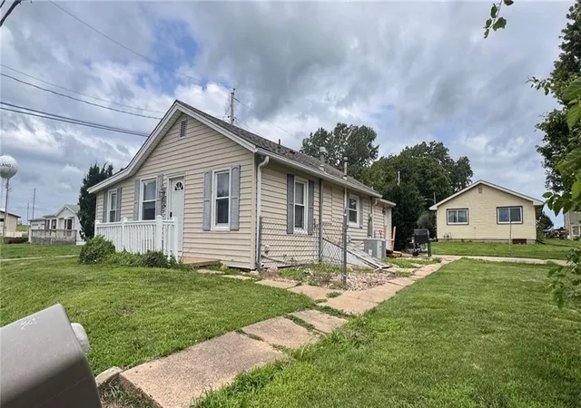 4th image of 708 W Missouri St, Highland, KS 66035 | MLS# 2625960