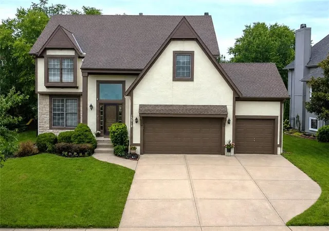 1st image of 13918 Parkhill St, Overland Park, KS 66221 | MLS# 2625962