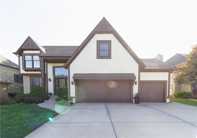 Photo 3 of Sale Pending at 13918 Parkhill St, Overland Park, KS 66221 | MLS# 2625962 | Listing updated on 2026-09-14