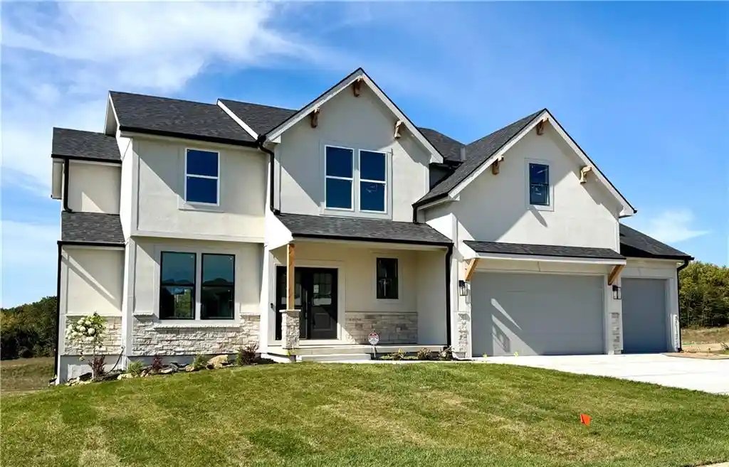 Single family home for sale at 8300 NW 90th Street, Kansas City, MO 64153 | MLS# 2625964