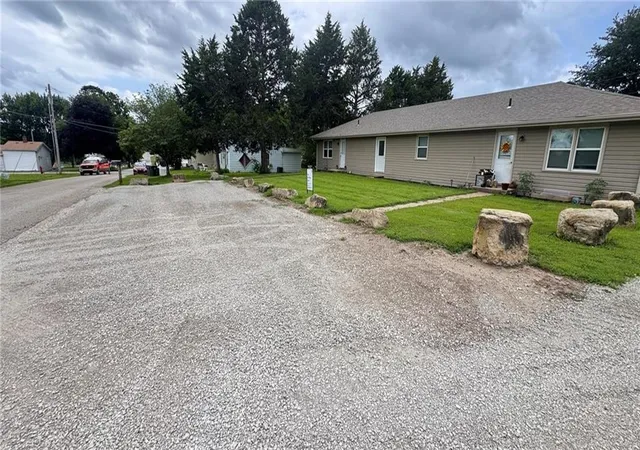 2nd image of 505 N Elmira St, Highland, KS 66035 | MLS# 2625968