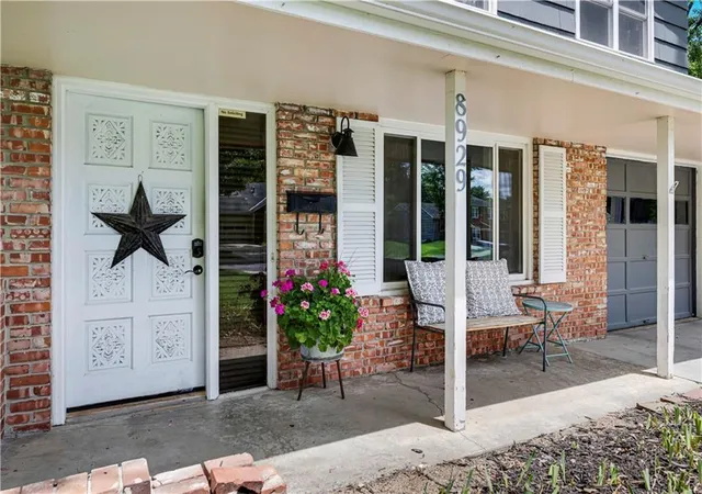 3rd image of 8929 Grandview Dr, Overland Park, KS 66212 | MLS# 2625971